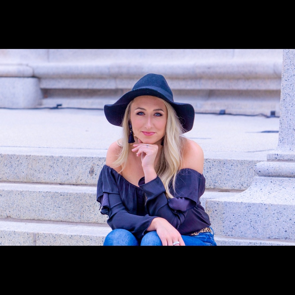 Meet your Posher, Caitlin